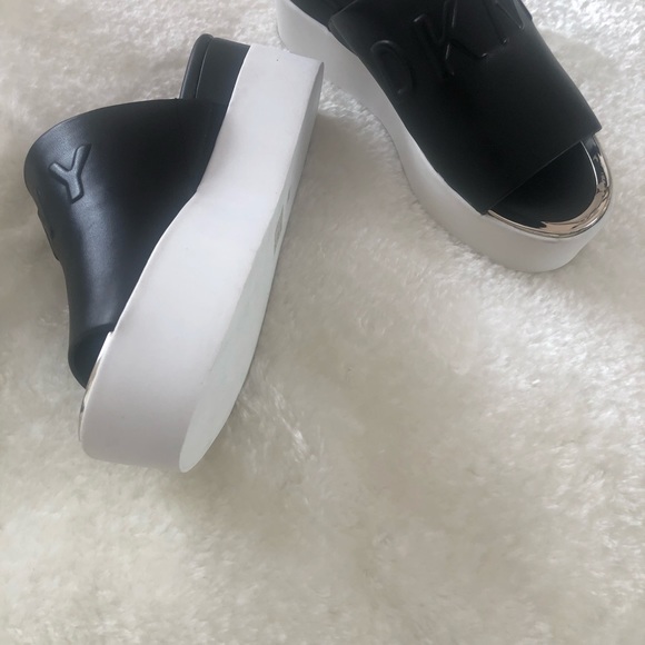 Dkny - Picture 2 of 3